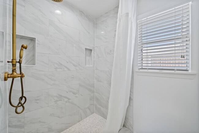 Building Photo - 5826 Spruce Forest Dr