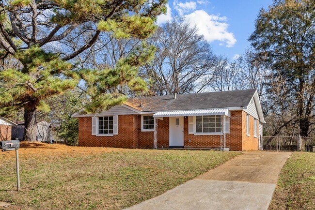 Building Photo - Newly Renovated 3 Bedroom 2 Bath Home Available Now! MOVE-IN SPECIAL: Get your FIRST MONTH'S rent...