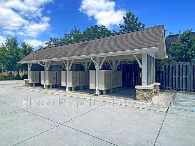 Building Photo - 8423 Taylor Plantation Rd