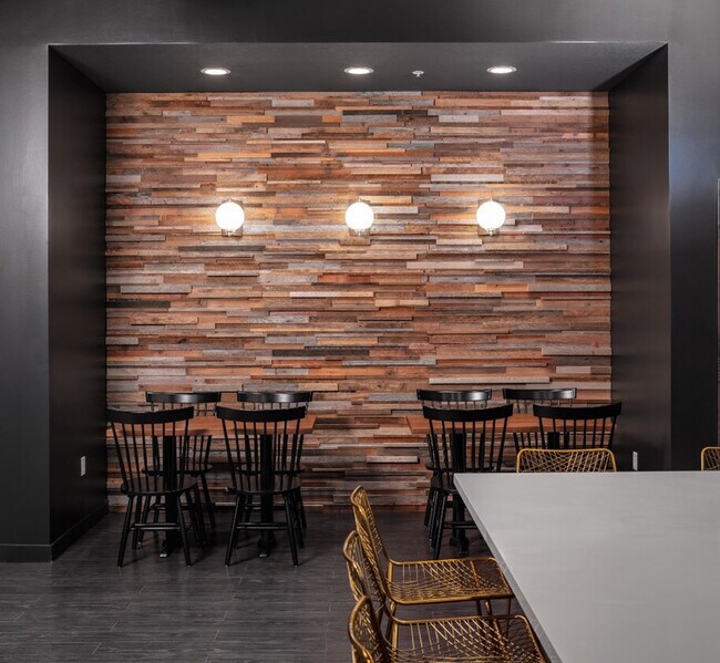 Building Photo - 1400 Walnut St