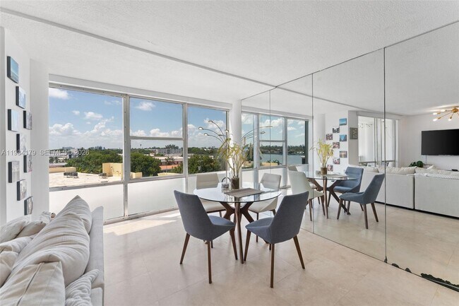 Building Photo - 900 Bay Dr