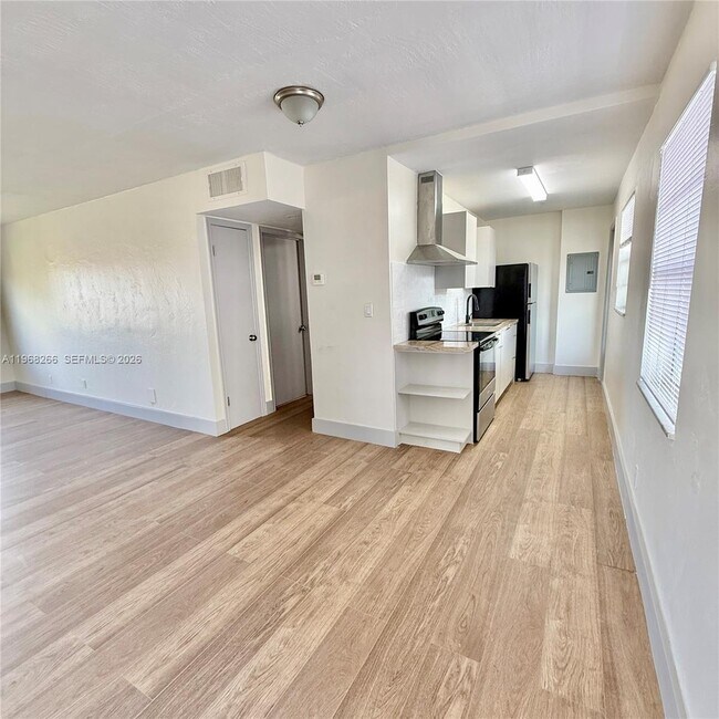 Building Photo - 1715 N 16th Ave