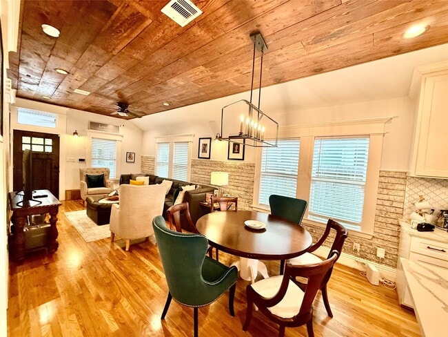 Building Photo - 1406 Edwards St