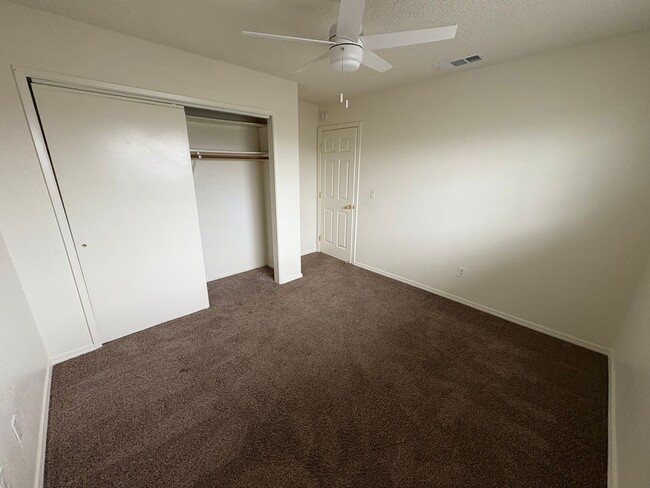 Building Photo - SE Tulare Home Near Shopping Center Rent Ready!