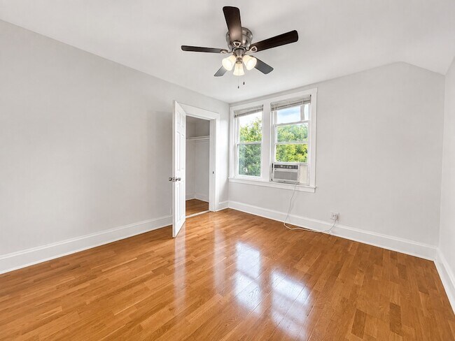 Building Photo - 1830 N Mozart St