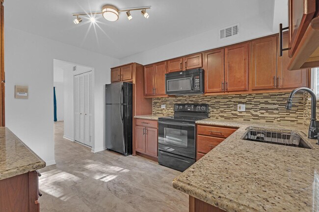 Building Photo - 900 S Plum Grove Rd