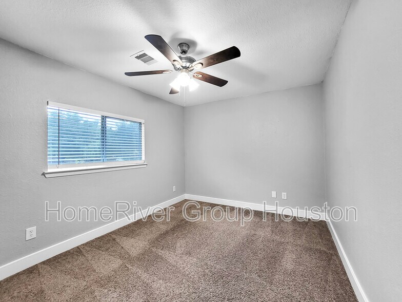 Building Photo - 10711 Cobblecreek Way