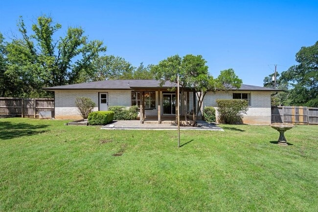 Building Photo - 109 Woodland Rd