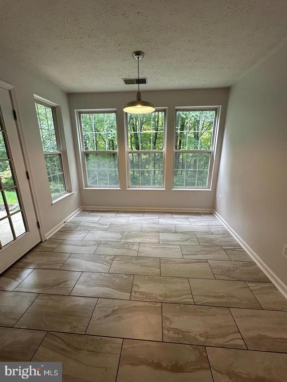 Building Photo - 25905 Ridge Manor Dr