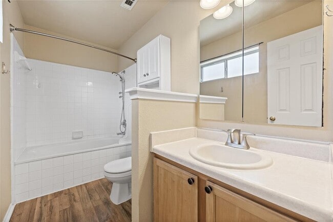 Building Photo - 210 Mesquite Cir
