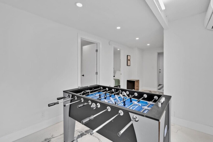 Building Photo - 1712 NE 18th Ave