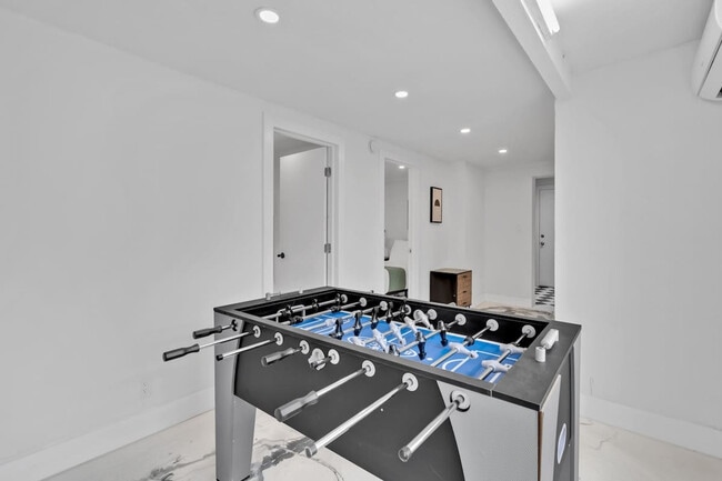 Building Photo - 1712 NE 18th Ave