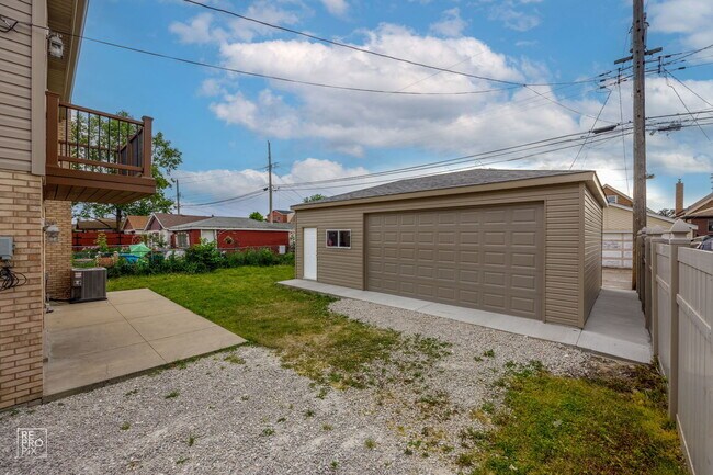 Building Photo - 5614 S Moody Ave