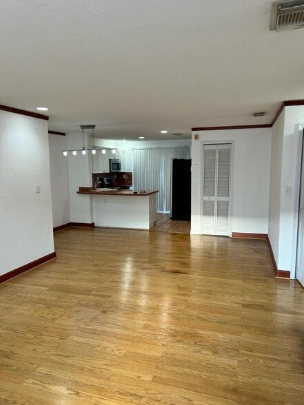 Building Photo - 5725 NW 109th Ave