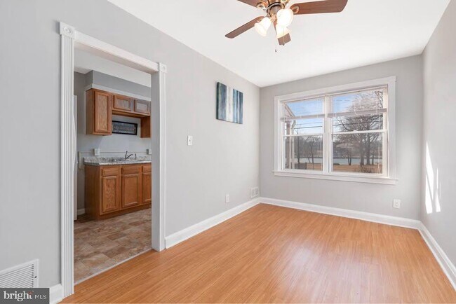 Building Photo - 114 Riverthorn Rd