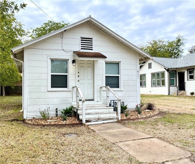 Building Photo - 911 Bina St
