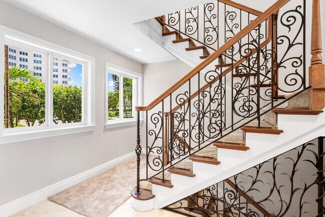 Building Photo - 555 S Ocean Blvd