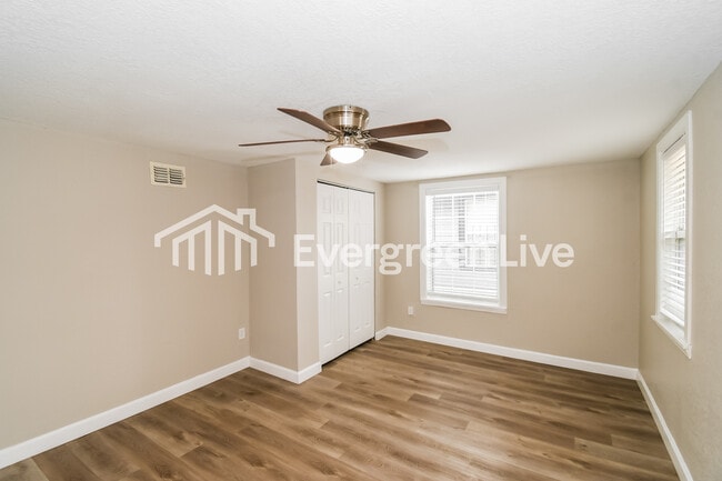 Building Photo - 3510 Gladys St