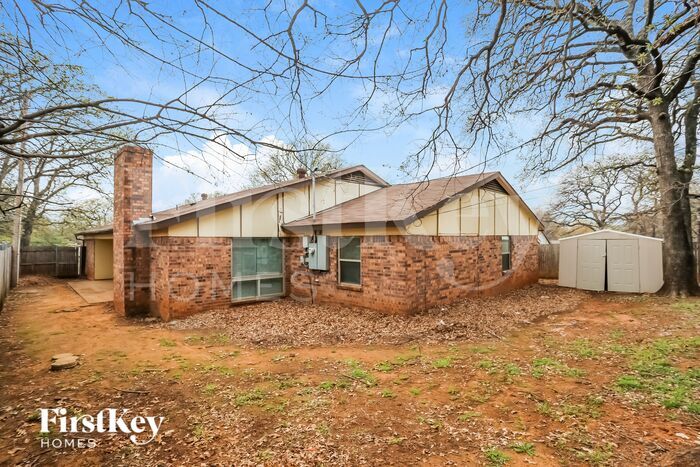 Building Photo - 4817 Crest Dr