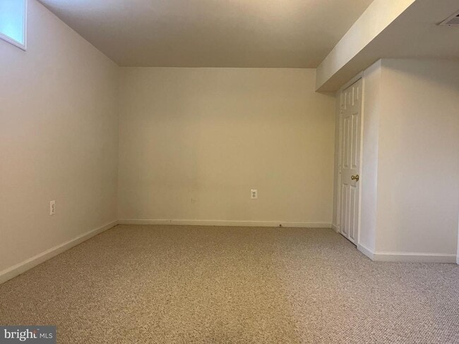 Building Photo - 32 Palace Ln