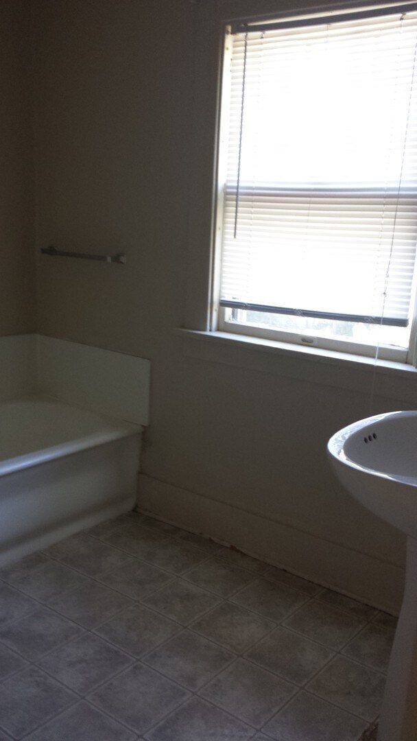 Building Photo - -1214