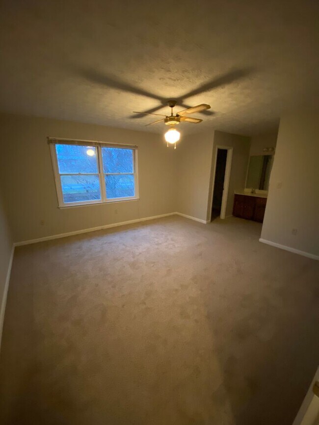 Building Photo - Townhome Available @ Sweetwater Condos!