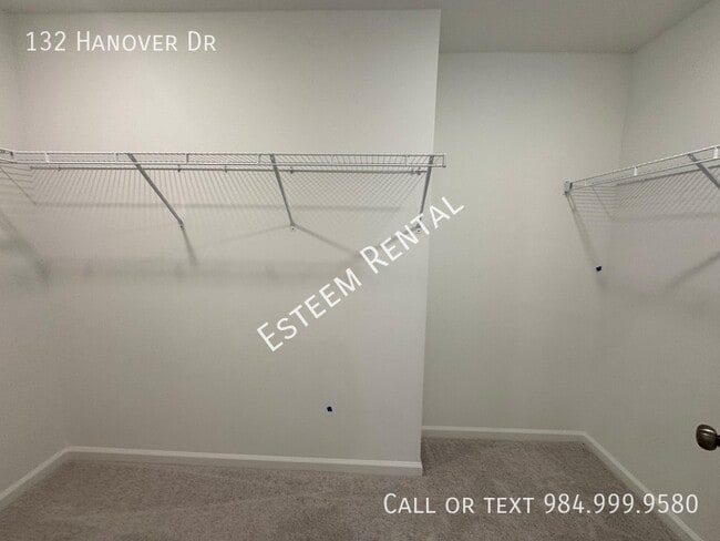 Building Photo - 132 Hanover Dr