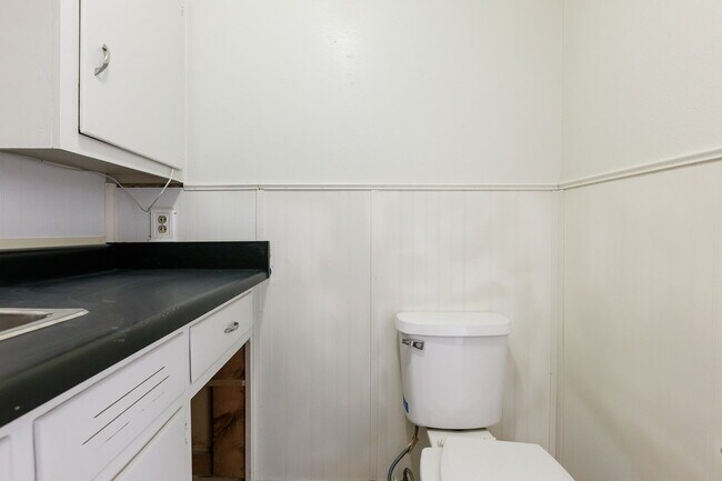 Building Photo - Large 3 bedroom in Tech Terrace