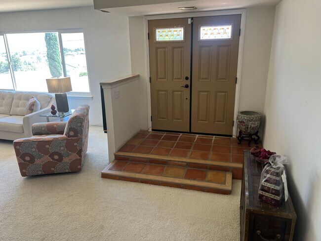 Building Photo - Scenic Hillside Living – Spacious 3 Bed, 2 Bath with Sweeping Views