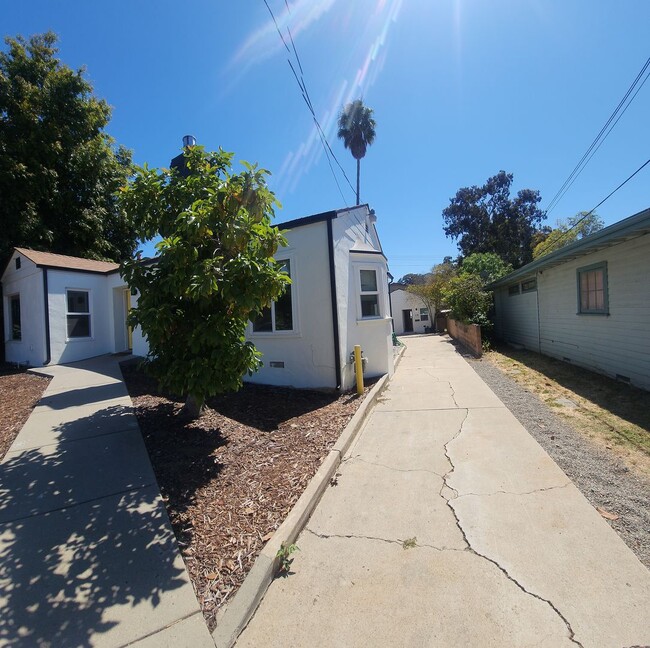 Building Photo - 7 Bedroom 3 bath home close to POLY!!!!