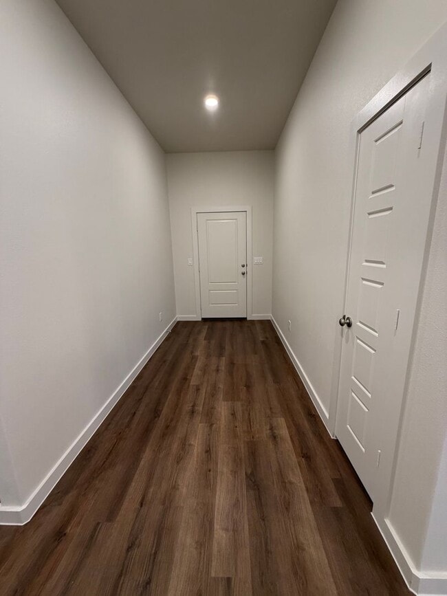 Building Photo - Harvest Neighborhood Beauty