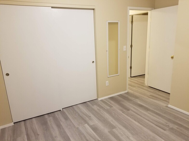 Building Photo - 1048 Ne Warner Pl