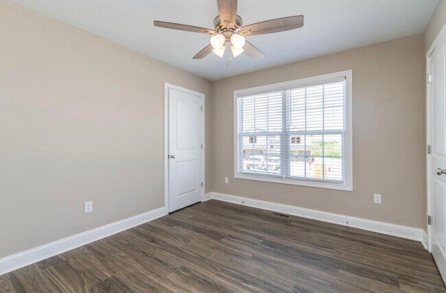 Building Photo - 4024 Ruby Rose Rd