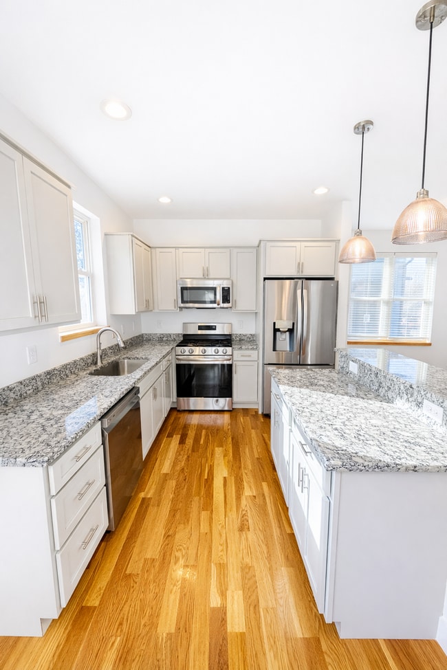 Building Photo - West Asheville Rental!