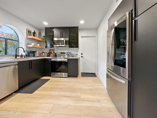 Building Photo - 16653 N 59th St