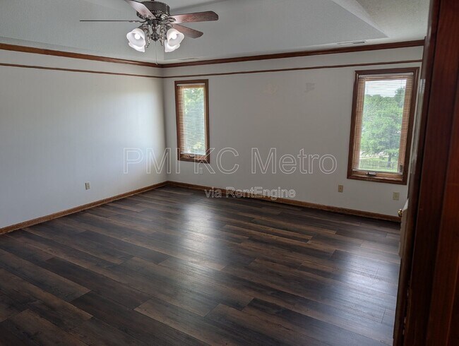 Building Photo - 3905 SW 14 St Ct