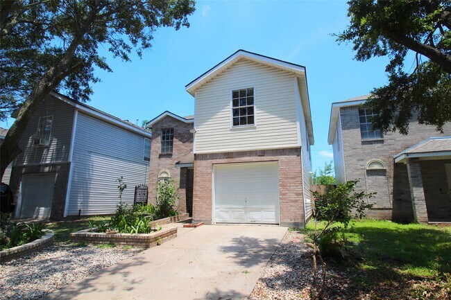 Building Photo - 2117 Whittier Dr
