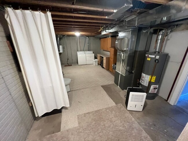 Building Photo - Great family home next door to Edwards Elementary in west Ames-4 bedroom 3 1/2 baths, 2 car garag...