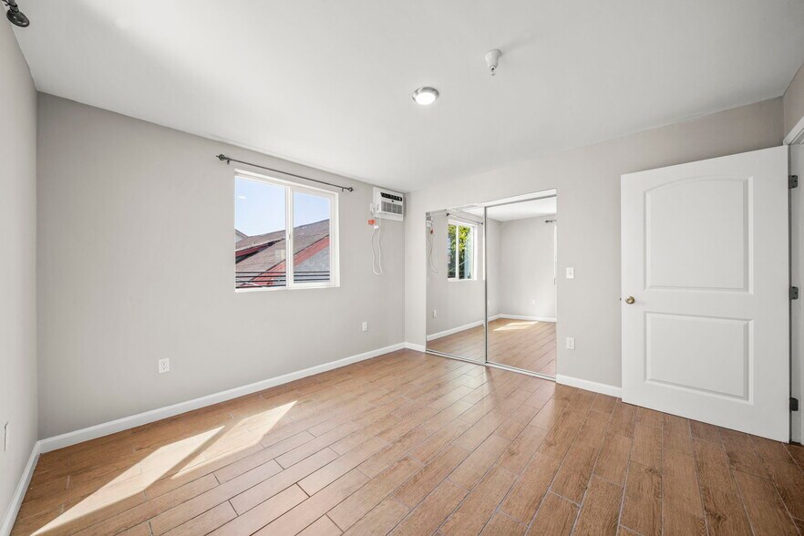 Building Photo - 1155 N Ardmore Ave