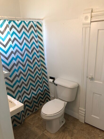 Building Photo - 24 W 12th Ave