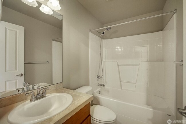 Building Photo - 3Bd/2.75Ba Issaquah Home