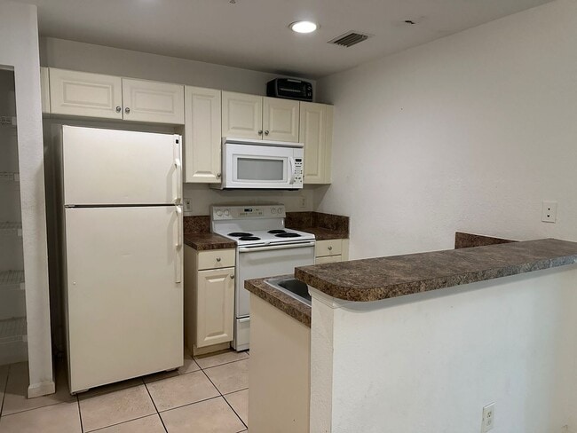 Building Photo - 1986 Freeport Dr