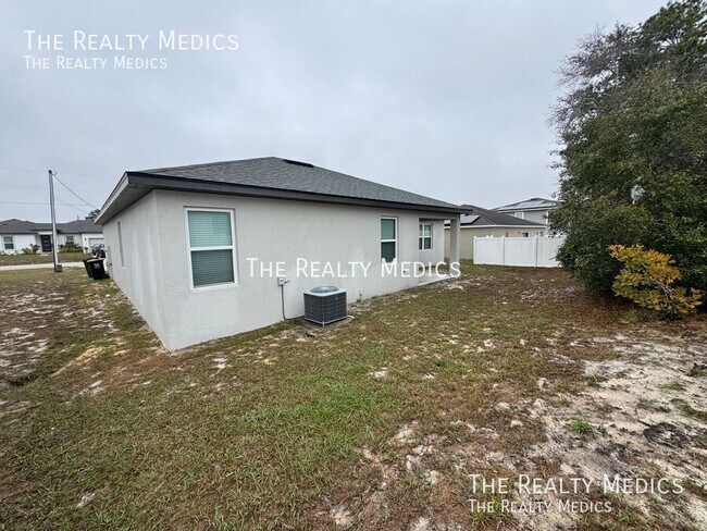 Building Photo - 119 Lily Ln