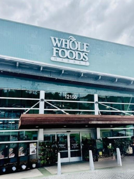 Building Photo - 2425 NE 135th St