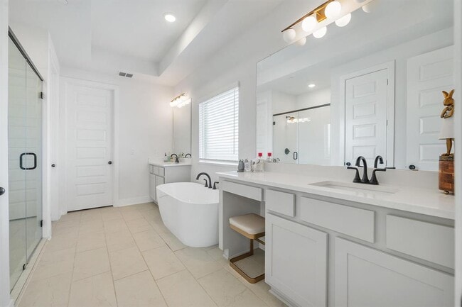 Building Photo - 6220 Hilltop Plateau Dr