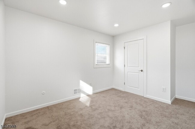 Building Photo - 114 Grove St