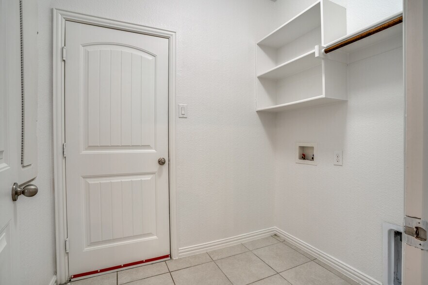 Building Photo - 4546 Frost Ave