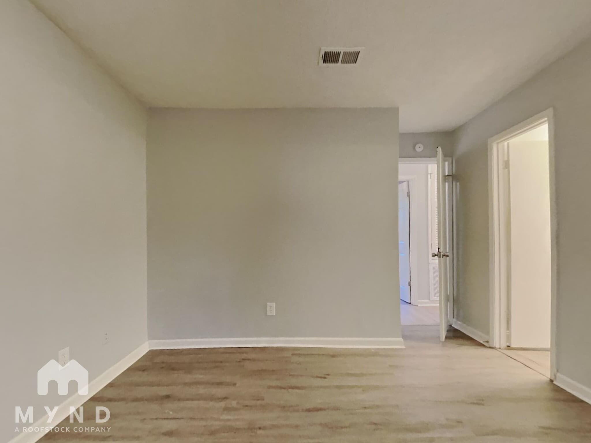 Building Photo - 3047 Brook Hollow Dr