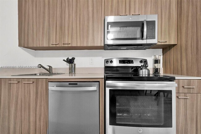 Building Photo - 740 Meridian Ave