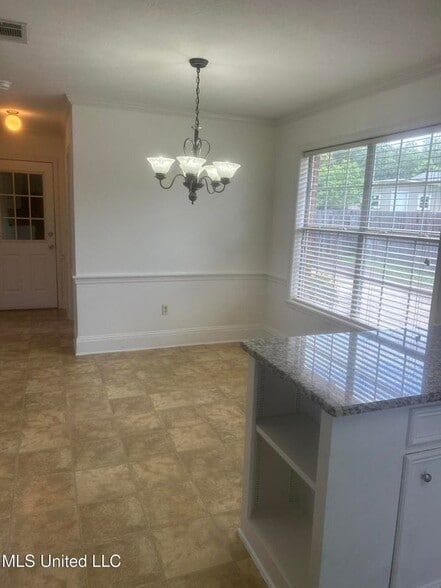 Building Photo - 204 Foxwood Cove